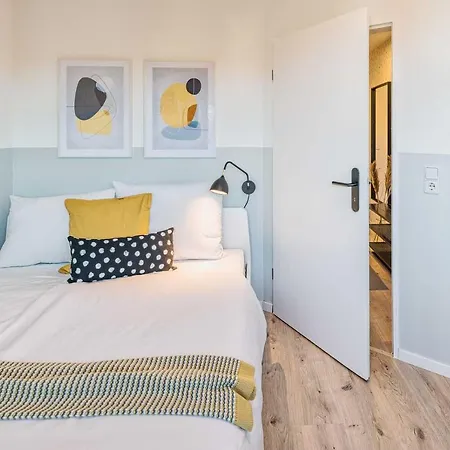 New I Cozy I Netflix I Wlan I Near Airport Appartement *